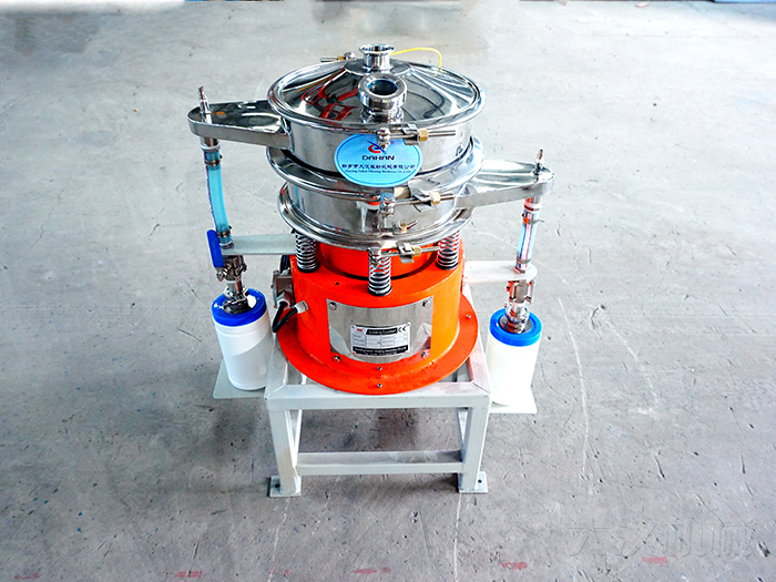 氣體保護(hù)振動(dòng)篩采用304不銹鋼材質(zhì)，氣體保護(hù)軟管，防靜電裝置等制作而成。